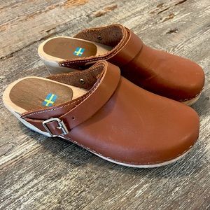 Swedish woman’s wooden and brown leather clogs by MIA size 39/ US 9